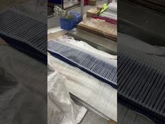 현대 거실은 거치된 램프 밝고 투명한 침실 머리맡을 지도했습니다