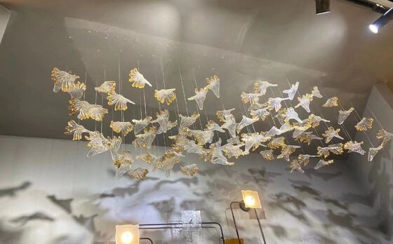 맞춤 제작 호텔 로비 장식 유리 펜던트 조명 현대 LED 천장 샹들리에 조명 골드 리프 액세서리