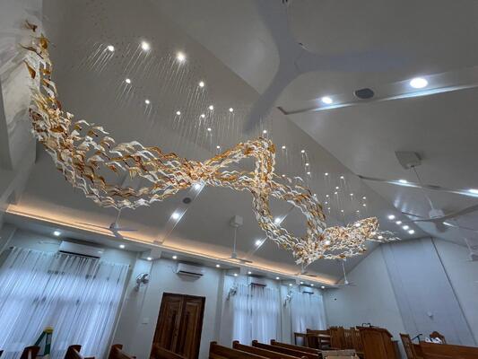 현대 럭셔리 천장 매달린 램프 금색 회전된 유리 잎 사단 로비 주방 빌라 조명 장치는 현대